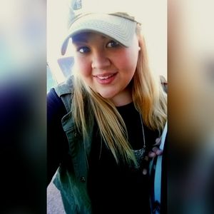 Meet your Posher, Kayla